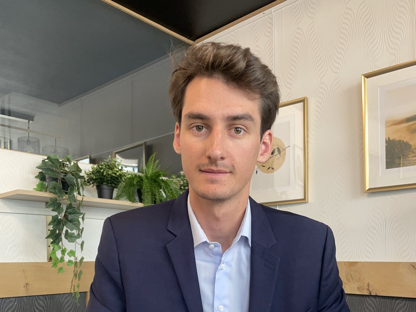 Le cabinet Sillage Patrimoine à Lyon — Thomas Mathy à son bureau